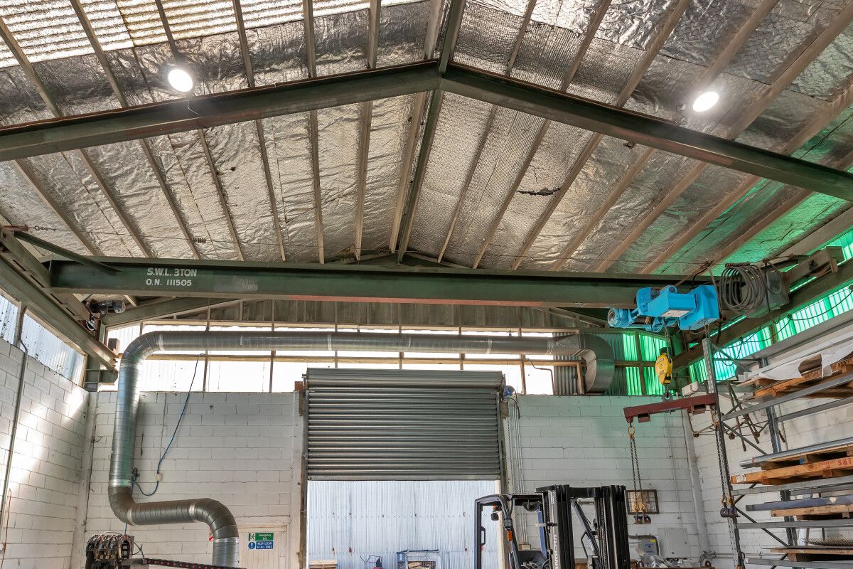 Industrial Warehouse with Gantry & Dual Access - Widok 4