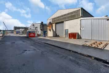 Industrial Warehouse with Gantry & Dual Access