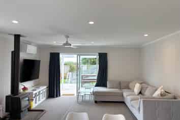 27 East Bank Road, Thornton