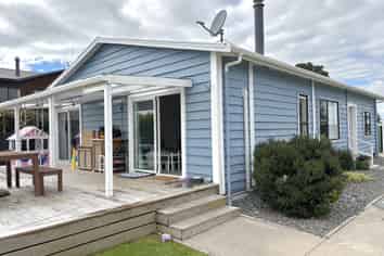 27 East Bank Road, Thornton