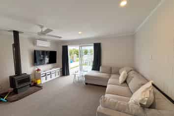 27 East Bank Road, Thornton