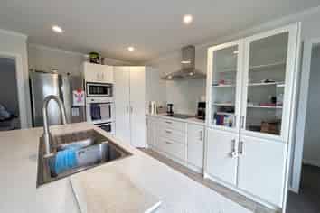 27 East Bank Road, Thornton