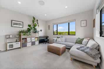 16 Sir Lincoln Drive, Kumeu