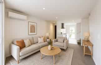 20/10  Silver Moon Road, Albany