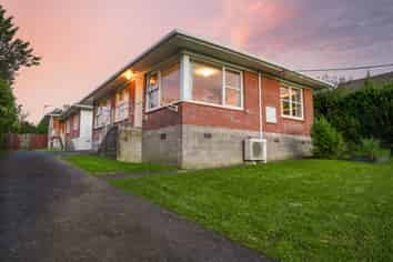 1/229 Glenfield Road, Hillcrest