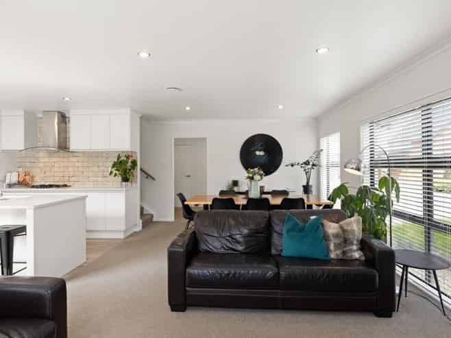 6 Braedan Lane, Huntington