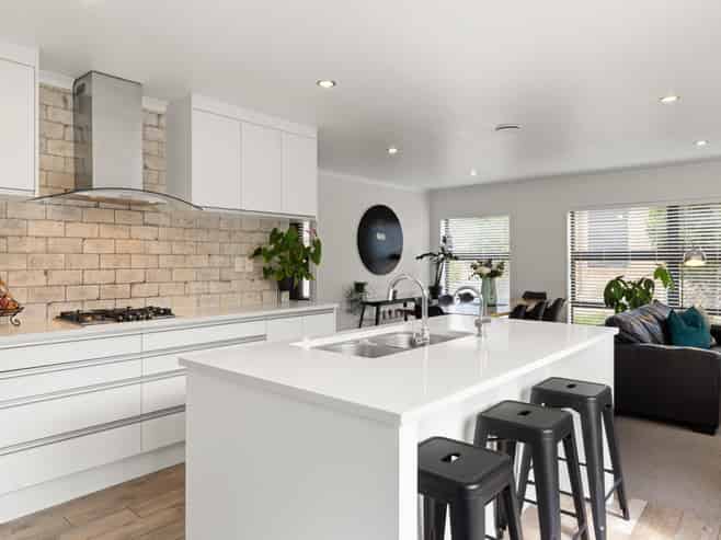 6 Braedan Lane, Huntington