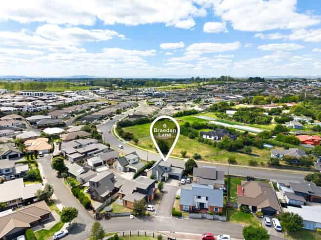 6 Braedan Lane, Huntington