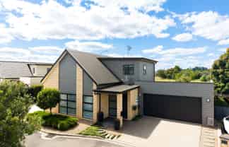 6 Braedan Lane, Huntington