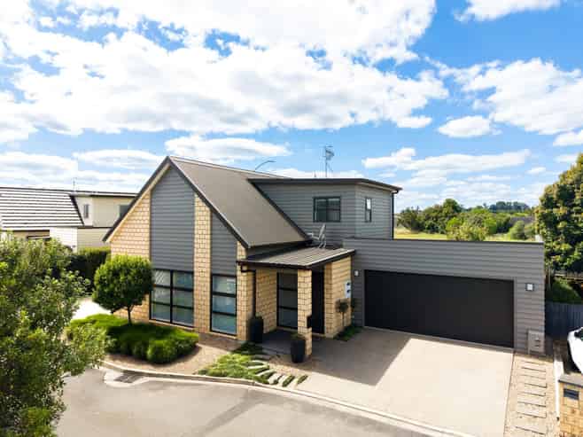 6 Braedan Lane, Huntington