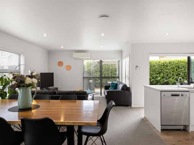 6 Braedan Lane, Huntington