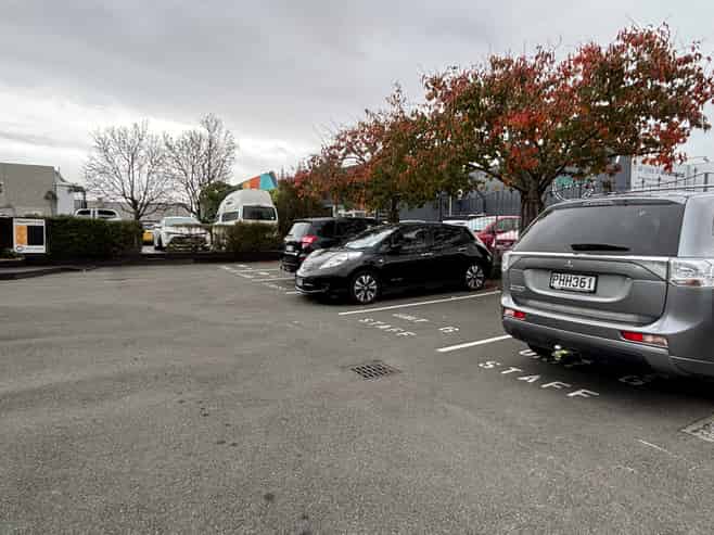 Ground Floor Office/Retail with Carpark