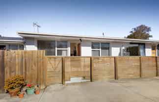 2/162 Stanmore Road, Linwood