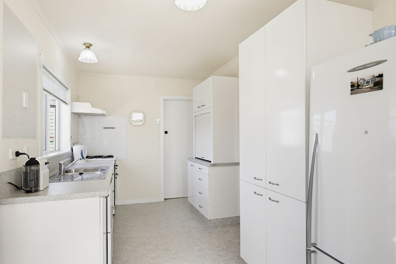 House in Wellington, Karori - More