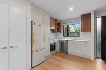 16B Champion Street, Saint Albans