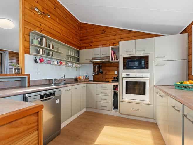 242 Portland Road, Portland