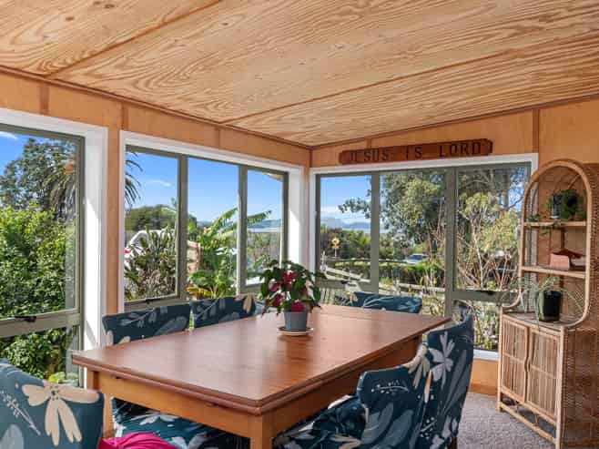 242 Portland Road, Portland