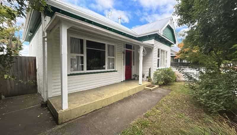 32 Olliviers Road, Phillipstown