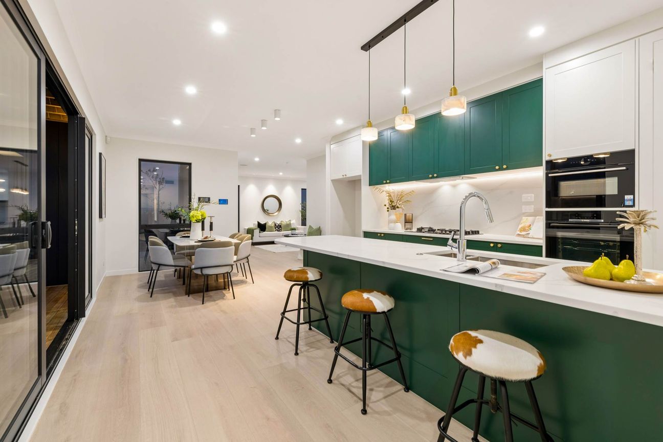 Luxury Living with Stunning Reserve Views – další