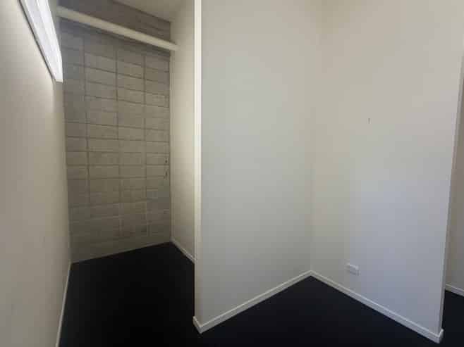 CBRE - Modern City Fringe Office / Showroom