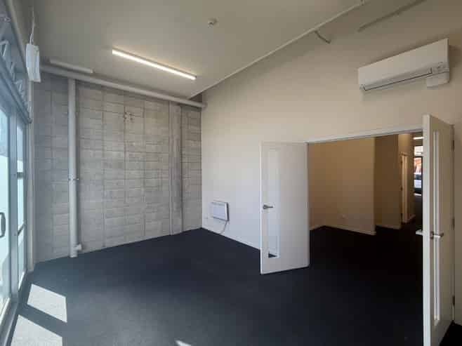 CBRE - Modern City Fringe Office / Showroom