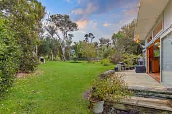 18 Tasman View Road, Bethells Beach