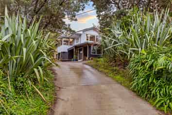 18 Tasman View Road, Bethells Beach