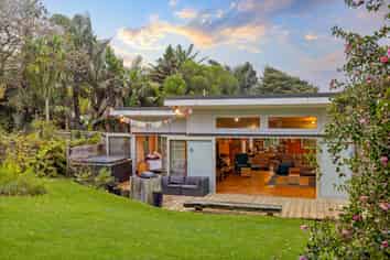 18 Tasman View Road, Bethells Beach