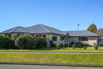 4 Devon Crescent, DARFIELD