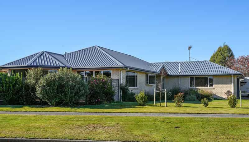 4 Devon Crescent, DARFIELD