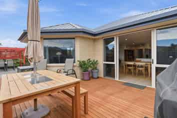 4 Devon Crescent, DARFIELD