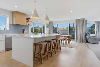 4 Devon Crescent, DARFIELD