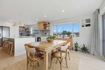 4 Devon Crescent, DARFIELD