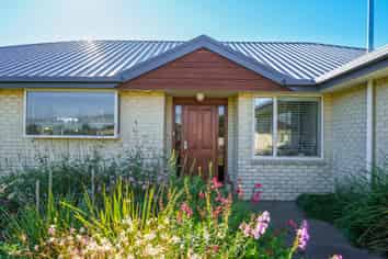 4 Devon Crescent, DARFIELD