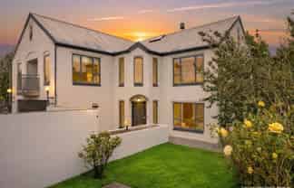 2/155 Yaldhurst Road, Upper Riccarton