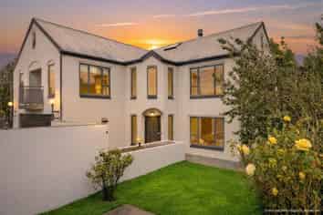 2/155 Yaldhurst Road, Upper Riccarton