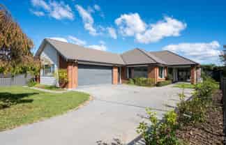 25 Arbuckle Road, Frimley