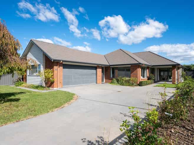 25 Arbuckle Road, Frimley