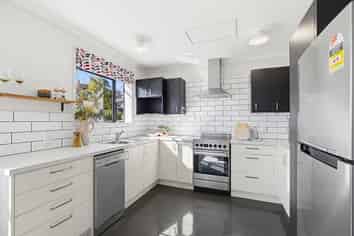 3 Tedder Way, Karori