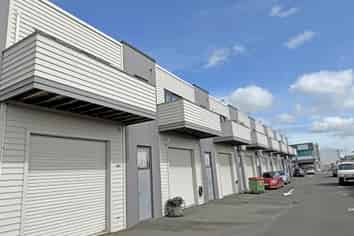 COMMERCIAL LIVE AND WORK UNIT FOR LEASE  
