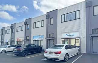 COMMERCIAL LIVE AND WORK UNIT FOR LEASE  
