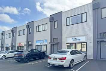 COMMERCIAL LIVE AND WORK UNIT FOR LEASE  
