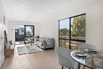 7B Valron Road, Te Atatu South