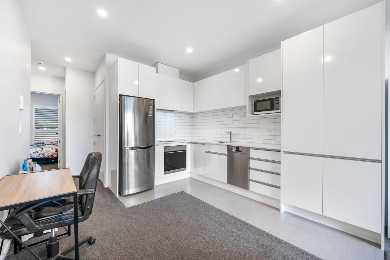 Elevated with garden views in the heart of it all! - Fler