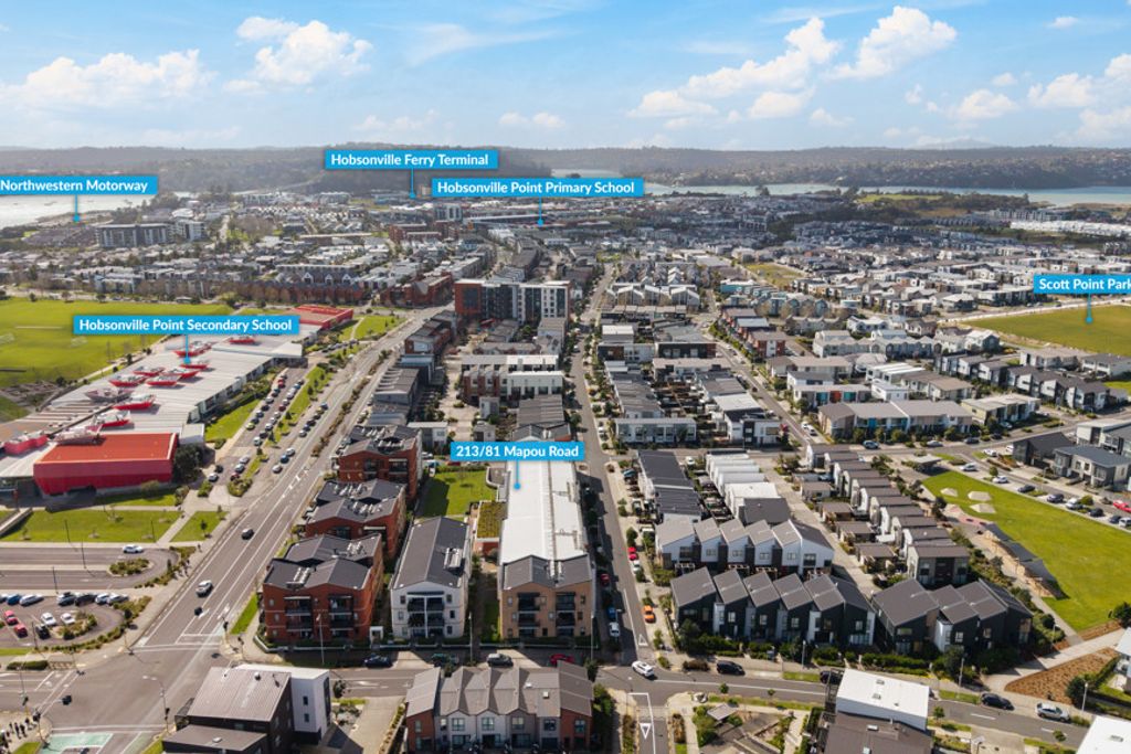 Elevated with garden views in the heart of it all! - Bild 3