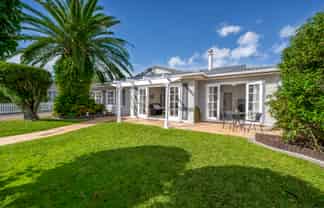 5 Micawber Place, Mellons Bay