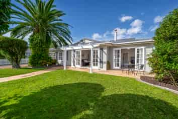 5 Micawber Place, Mellons Bay