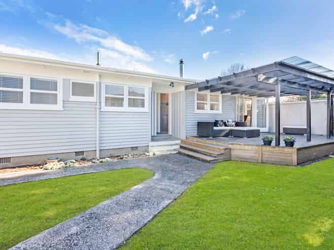 8A Denby Crescent, Tikipunga