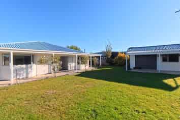 90 Solway Crescent, Solway