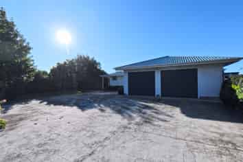 90 Solway Crescent, Solway